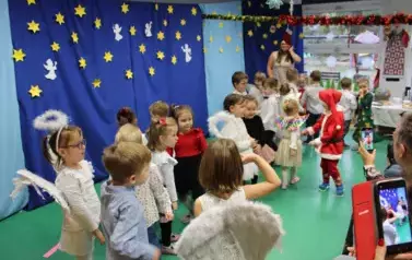 Świąteczne przedstawienie dla Babci i Dziadka12 25