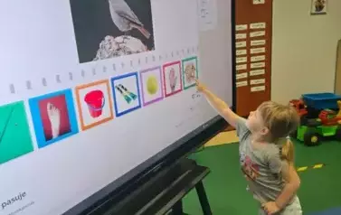 Zajęcia edukacyjne z wykorzystaniem tablicy multimedialnej 3