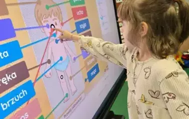 Zajęcia edukacyjne z wykorzystaniem tablicy multimedialnej 4