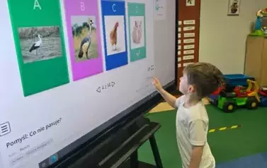 Zajęcia edukacyjne z wykorzystaniem tablicy multimedialnej 5