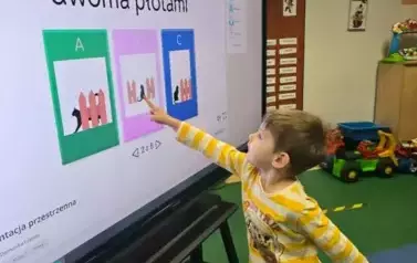 Zajęcia edukacyjne z wykorzystaniem tablicy multimedialnej 16
