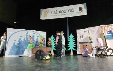 BAŚNIOGR&Oacute;D 4