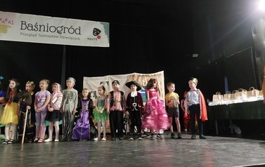 BAŚNIOGR&Oacute;D 7