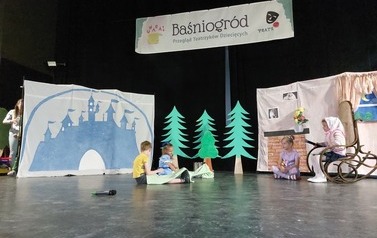 BAŚNIOGR&Oacute;D 12