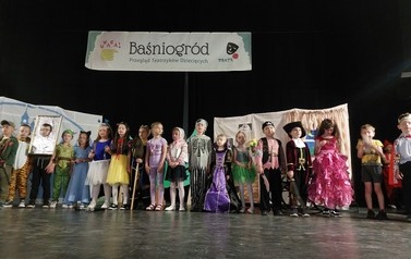 BAŚNIOGR&Oacute;D 16
