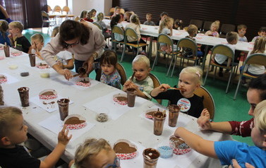 DZIEŃ PRZEDSZKOLAKA W "BAJKOWYM ŚWIECIE" 3