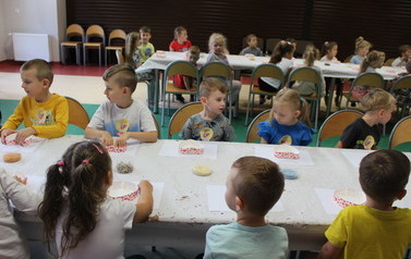 DZIEŃ PRZEDSZKOLAKA W "BAJKOWYM ŚWIECIE" 9
