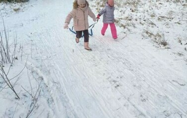 Zimowe zabawy na śniegu 17