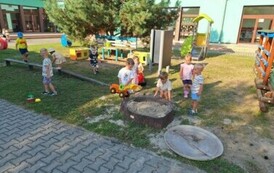 Pierwszy spacer maluszk&oacute;w 2 17