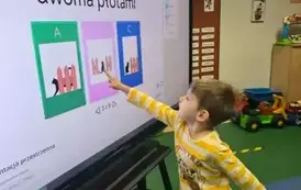 Zajęcia edukacyjne z wykorzystaniem tablicy multimedialnej 16