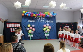 Dzień Babci i Dziadka w "Krainie Małych Czarodziej&oacute;w"26 10
