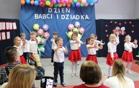Dzień Babci i Dziadka w "Krainie Małych Czarodziej&oacute;w"26 11