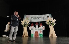BAŚNIOGR&Oacute;D 9