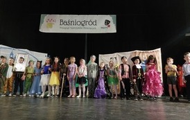 BAŚNIOGR&Oacute;D 16