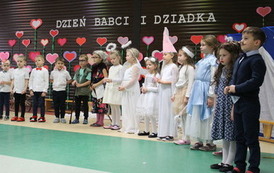 PRZEDSTAWIENIE DLA BABCI I DZIADKA 25