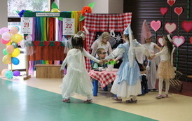 PRZEDSTAWIENIE DLA BABCI I DZIADKA 39