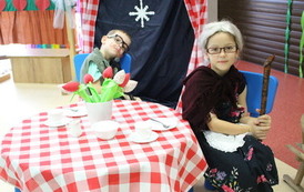 PRZEDSTAWIENIE DLA BABCI I DZIADKA 51