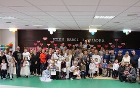 PRZEDSTAWIENIE DLA BABCI I DZIADKA 55