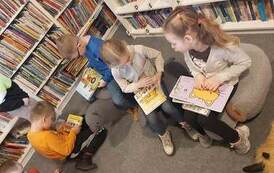 "Kraina Małych Czarodziej&oacute;w" z wizytą w Bibliotece 4