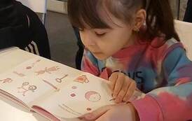 "Kraina Małych Czarodziej&oacute;w" z wizytą w Bibliotece 5