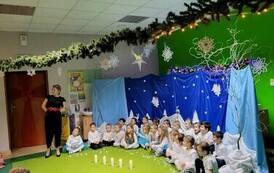 Przedstawienie świąteczne w "Krainie Gumisi&oacute;w" 13