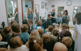 Z wizytą w zakładzie fryzjerskim 7