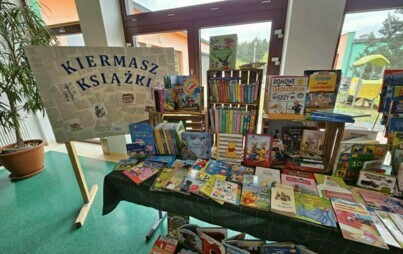 Zdjęcie do KIERMASZ KSIĄŻEK