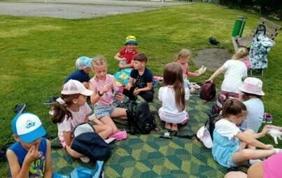 Zdjęcie do Pożegnalny piknik w "Krainie Myszki Miki"
